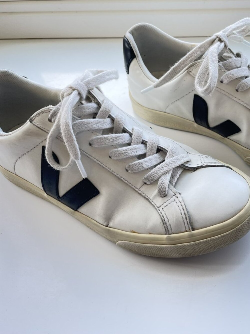Veja Campo Sneakers women's size 6, black/white leather lace up, low top V-10